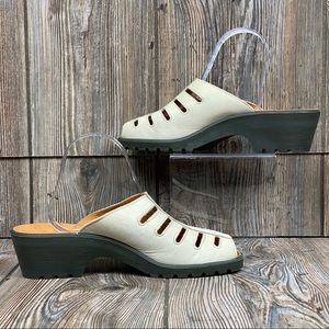 landie sandals